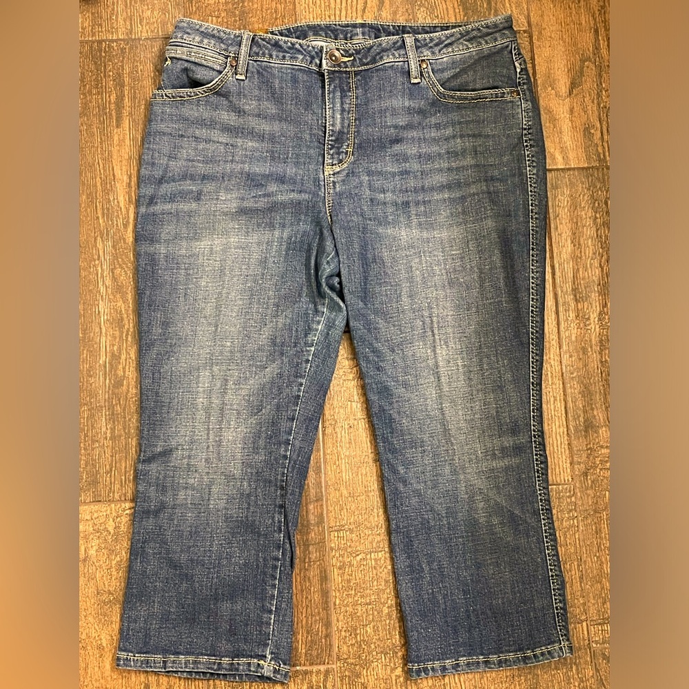 Aura by Wrangler Cropped Jeans Size 16